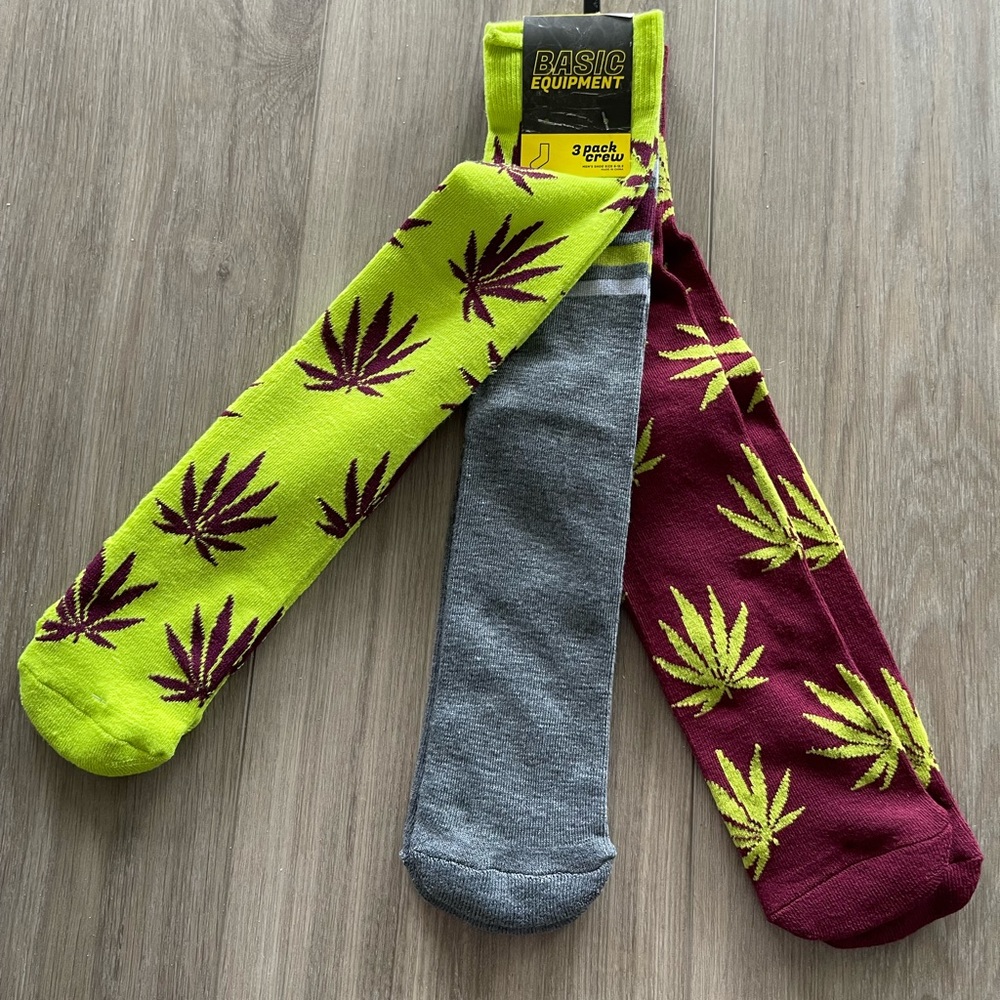 Basic Equipment 420 Leaf Print Crew Socks 3 Pair fits Shoe Size 6-12.5